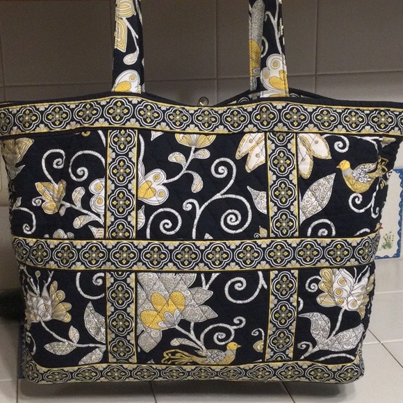 Vera Bradley Tote Like New Condition - Picture 2 of 8